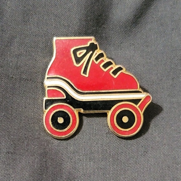 Vtg Retro Rollerskate Lapel Pin - Picture 1 of 2